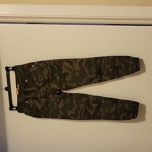 NWT: Levi's Yourh Jogger